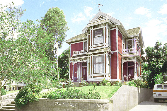 charmed9.jpg (126114 bytes)